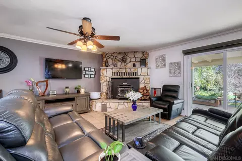 Living - 15805 Oak Valley Rd, Ramona, CA 92065 photo 2 of 5