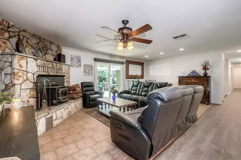 Living - 15805 Oak Valley Rd, Ramona, CA 92065 photo 4 of 5