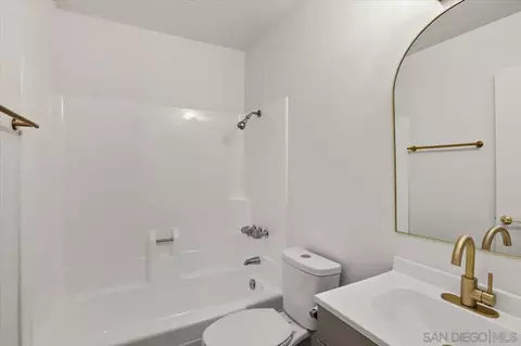 Bath - 1708 Woodbridge Rd, Escondido, CA 92026 photo 2 of 2
