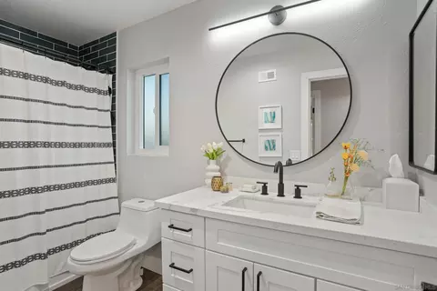 Bath - 4588 Vinyard St, Oceanside, CA 92057 photo 1 of 3