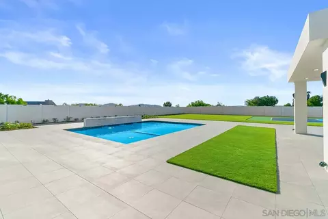 Exterior - 41955 Altanos Rd, Temecula, CA 92592 photo 11 of 14