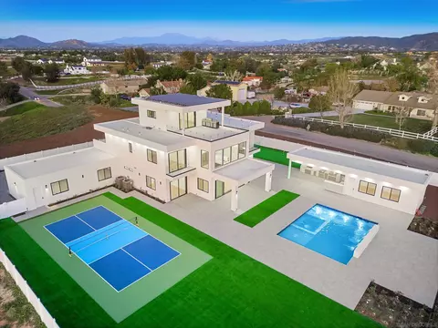 View/Area - 41955 Altanos Rd, Temecula, CA 92592 photo 2 of 8