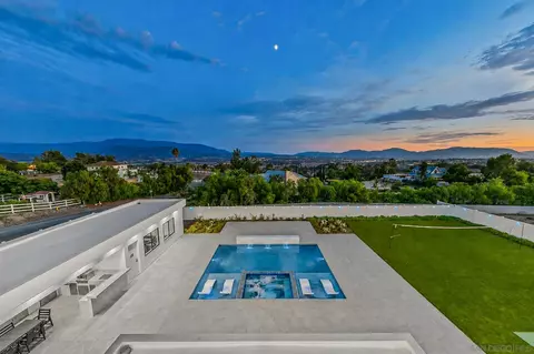 Exterior - 41955 Altanos Rd, Temecula, CA 92592 photo 13 of 20