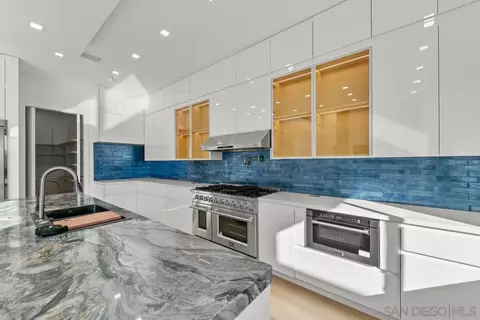 Kitchen - 41955 Altanos Rd, Temecula, CA 92592 photo 6 of 9