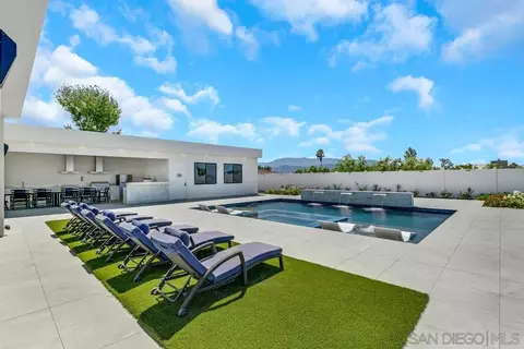 Exterior - 41955 Altanos Rd, Temecula, CA 92592 photo 5 of 20