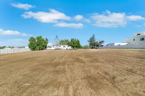 Exterior - 41955 Altanos Rd, Temecula, CA 92592 photo 13 of 14