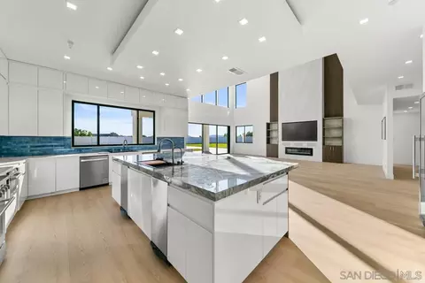 Kitchen - 41955 Altanos Rd, Temecula, CA 92592 photo 5 of 9