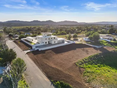 View/Area - 41955 Altanos Rd, Temecula, CA 92592 photo 3 of 8