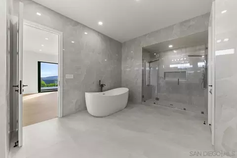 Bath - 41955 Altanos Rd, Temecula, CA 92592 photo 1 of 2