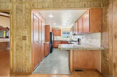 275 S Worthington St #14, Spring Valley, CA 91977 photo 16