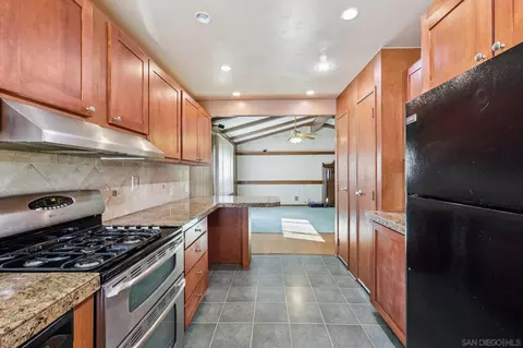 275 S Worthington St #14, Spring Valley, CA 91977 photo 22