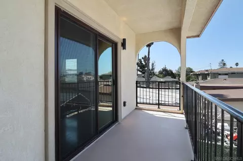 Exterior - 859 Florida St, Imperial Beach, CA 91932 photo 3 of 9