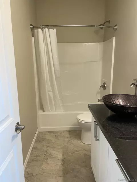 Bath - 859 Florida St, Imperial Beach, CA 91932 photo 6 of 6