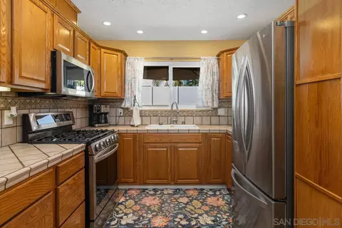 Kitchen - 10209 Princess Sarit Way, Santee, CA 92071 photo 3 of 7