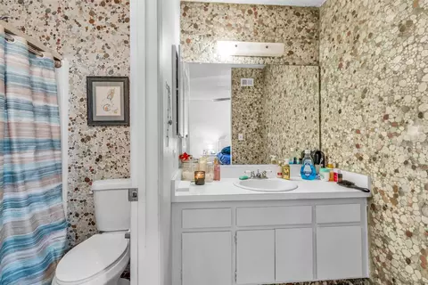 Bath - 607 E J St, Chula Vista, CA 91910 photo 2 of 2