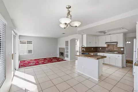 Living - 2517 Whispering Palms Loop, Chula Vista, CA 91915 photo 4 of 10