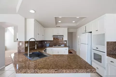 Kitchen - 2517 Whispering Palms Loop, Chula Vista, CA 91915 photo 3 of 4