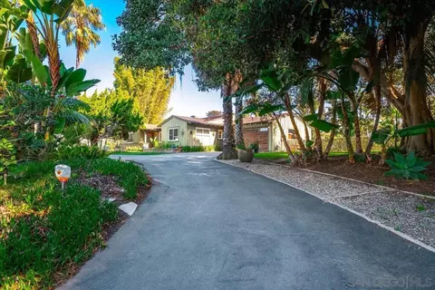 1386 Lake Dr, Encinitas, CA 92024 photo 2