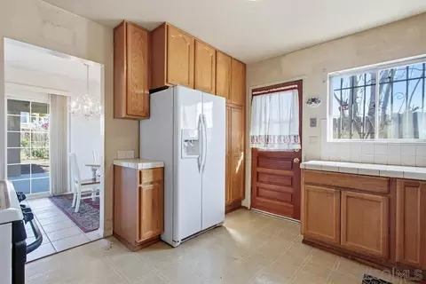 Kitchen - 1015 Cedar Brk, Escondido, CA 92025 photo 1 of 3