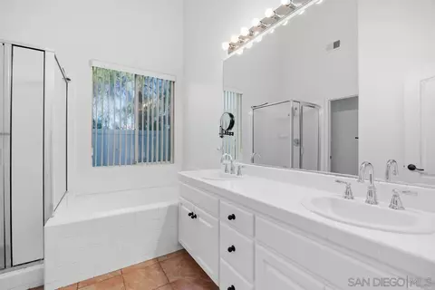Bath - 3643 Merced Dr, Oceanside, CA 92056 photo 2 of 4