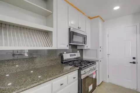 Kitchen - 838 David Dr, Chula Vista, CA 91910 photo 5 of 6