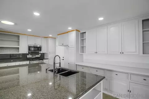 Kitchen - 838 David Dr, Chula Vista, CA 91910 photo 4 of 6