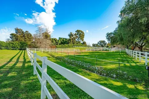 Exterior - 1 Saddle Creek Rd, Fallbrook, CA 92028 photo 11 of 13