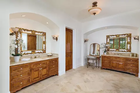 Bath - 14155 Biscayne Pl, Poway, CA 92064 photo 1 of 4