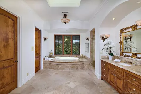 Bath - 14155 Biscayne Pl, Poway, CA 92064 photo 2 of 4