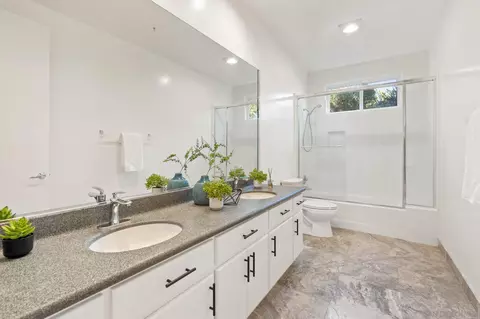 Bath - 4462 Fallsbrae Rd, Fallbrook, CA 92028 photo 8 of 8
