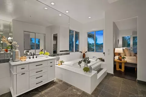 Bath - 4462 Fallsbrae Rd, Fallbrook, CA 92028 photo 1 of 8