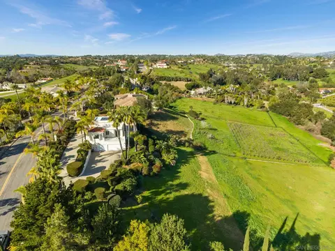 View/Area - 4462 Fallsbrae Rd, Fallbrook, CA 92028 photo 9 of 10