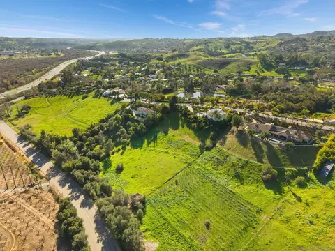 View/Area - 4462 Fallsbrae Rd, Fallbrook, CA 92028 photo 8 of 10