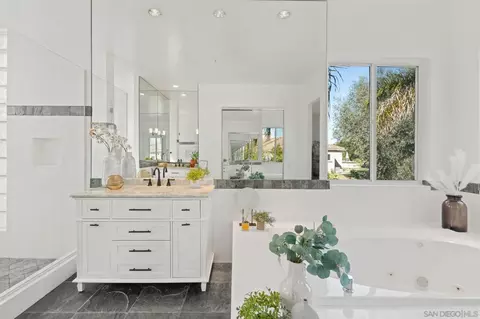 Bath - 4462 Fallsbrae Rd, Fallbrook, CA 92028 photo 6 of 8