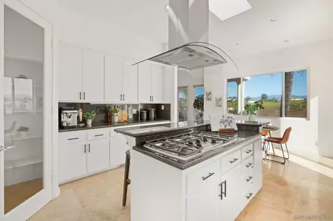 Kitchen - 4462 Fallsbrae Rd, Fallbrook, CA 92028 photo 2 of 3