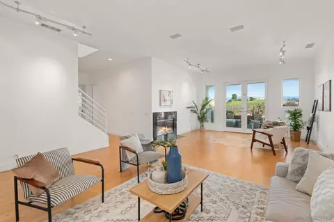 Living - 4462 Fallsbrae Rd, Fallbrook, CA 92028 photo 2 of 5