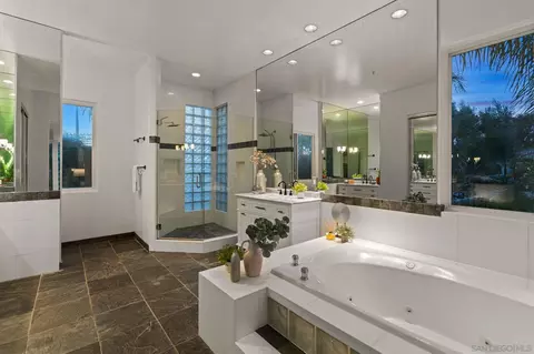 Bath - 4462 Fallsbrae Rd, Fallbrook, CA 92028 photo 4 of 8