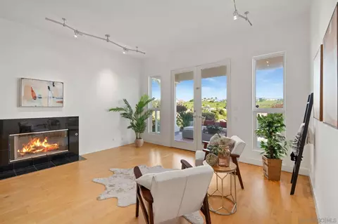 Living - 4462 Fallsbrae Rd, Fallbrook, CA 92028 photo 4 of 5