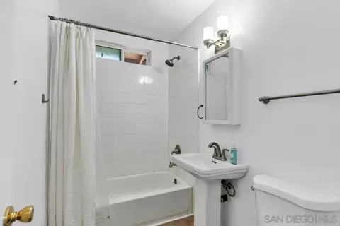 Bath - 260 E St, Chula Vista, CA 91910 photo 3 of 3