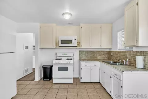 Kitchen - 260 E St, Chula Vista, CA 91910 photo 5 of 6