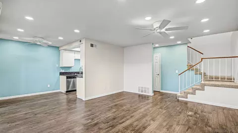 Living - 814 Malibu Point Way, Oceanside, CA 92058 photo 2 of 4