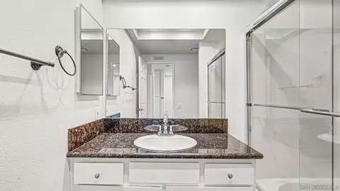 Bath - 814 Malibu Point Way, Oceanside, CA 92058 photo 3 of 3
