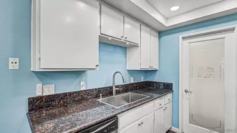 Kitchen - 814 Malibu Point Way, Oceanside, CA 92058 photo 3 of 3