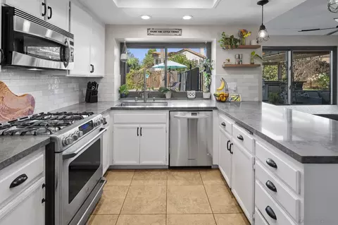 Kitchen - 13972 Poway Valley Rd, Poway, CA 92064 photo 3 of 4