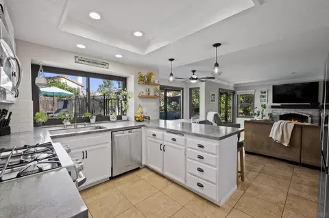 Kitchen - 13972 Poway Valley Rd, Poway, CA 92064 photo 4 of 4