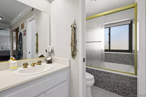 Bath - 13972 Poway Valley Rd, Poway, CA 92064 photo 3 of 4