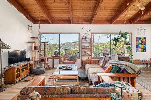 Living - 2820 Highlands Blvd, Spring Valley, CA 91977 photo 2 of 4