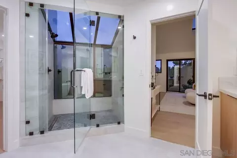 Bath - 1429 Trabert Ranch Rd, Encinitas, CA 92024 photo 4 of 10