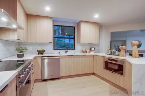 Kitchen - 1429 Trabert Ranch Rd, Encinitas, CA 92024 photo 3 of 6