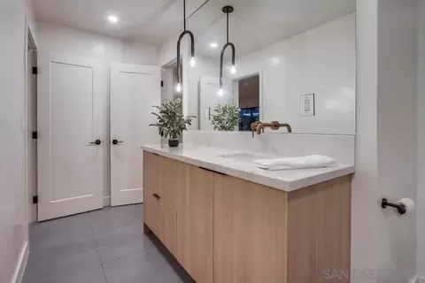 Bath - 1429 Trabert Ranch Rd, Encinitas, CA 92024 photo 2 of 10